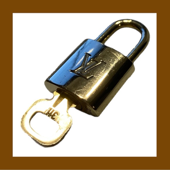 🔐Louis Vuitton Padlock & Key (#311) & 100% leather and engravable charm plate - Picture 8 of 11